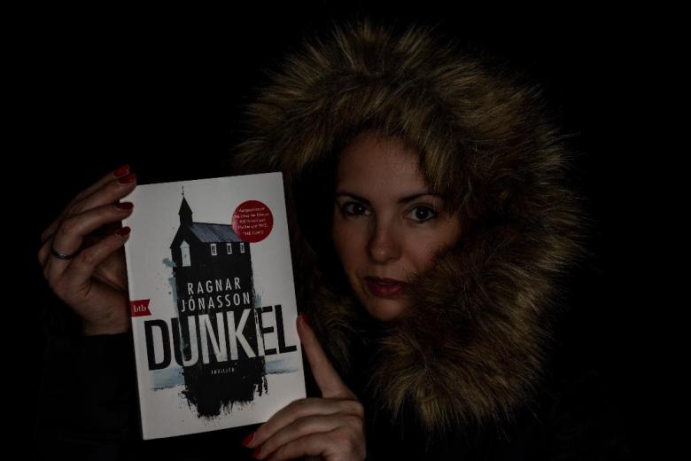 Ragnar Jónasson | DUNKEL (HULDA Trilogie 1) | Bücherkaffee, Alexandra Stiller