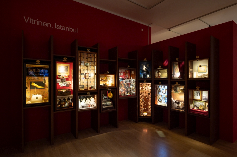 Ausstellung „Orhan Pamuk. Der Trost der Dinge“ im Lenbachhaus München. Photo: Ernst Jank, Lenbachhaus, © Orhan Pamuk